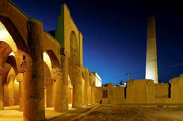 در مورد مسجد تاریخانه دامغان بیشتر بدانید.