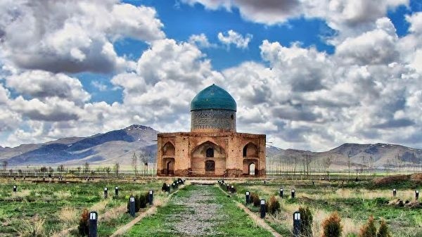 در مورد آرامگاه ملاحسن کاشی زنجان بیشتر بدانید.